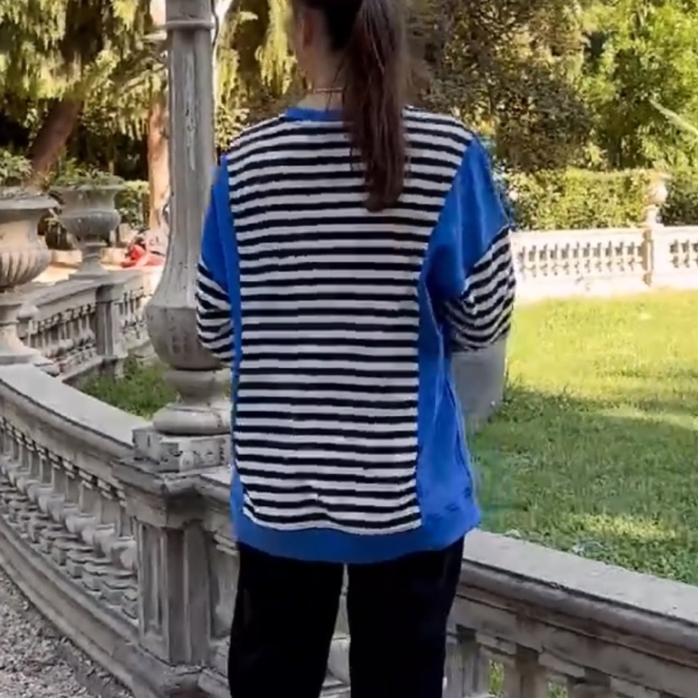 Women’s striped colorblock V‑neck pullover sweatshirt — Medium - Picture 4 of 7
